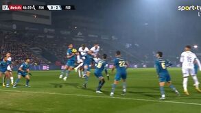 Famalicão voltou a pedir penálti frente ao FC Porto, com Pepe e Fábio Cardoso na mira