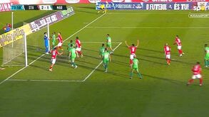 Golo que decidiu o Santa Clara-Marítimo vai para os 'apanhados' com este erro do guarda-redes maritimista