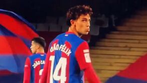 Espanhóis mostram momento em que João Félix manda beijinho aos adeptos do Atlético Madrid
