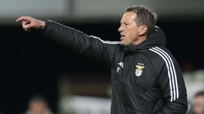 Roger Schmidt tem atração por substituições tardias