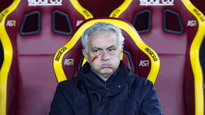 Antigo árbitro da Serie A atira-se a Mourinho: «Esta gente não devia poder ir para o banco»
