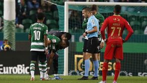 St. Juste com entorse no tornozelo esquerdo: central faz tratamento