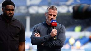 Carragher não deixa Guardiola sem resposta: «Se o Liverpool fosse detido por um Estado...»