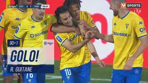 O grande golo de Guitane diante do FC Porto: francês fintou dois e bateu Cláudio Ramos com classe