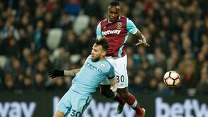 Avançado do West Ham passou mal com Otamendi em Inglaterra: «Eu queria bater-lhe tanto»