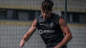 Diogo Travassos volta aos treinos no Sporting B: «Foram oito meses de paragem»