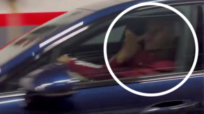 Arthur Cabral fez 'pirete' a adeptos do Benfica na garagem do Estádio da Luz