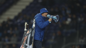 Super Dragões cantaram por Pinto da Costa e o Dragão assobiou