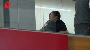 O abraço entre Rui Costa e Schmidt no aeroporto antes da partida para a Áustria