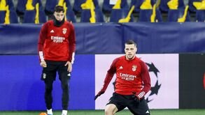 João Victor e Jurásek à espreita: dois candidatos a vaga na defesa do Benfica