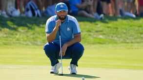 Do jato da família real saudita aos chefs e assistentes pessoais: os extras que 'seduziram' Jon Rahm