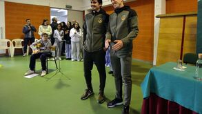 Costinha desconhece interesse do Olympiacos mas diz-se feliz pelo reconhecimento