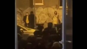 Hooligans do Estrela Vermelha agridem adeptos do City: polícia sérvia procura 30 encapuzados