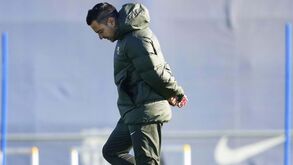 Xavi e a cadeira de sonho no Barcelona que está cada vez mais desconfortável 