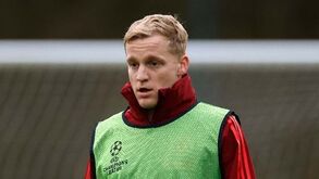 Fim da linha: Manchester United vai emprestar Van de Beek