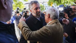 António Costa encontra-se com Pedro Nuno Santos e promete não 