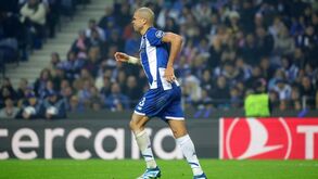 FC Porto chegou a Lisboa com Pepe... a mancar