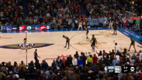 Voltou e encantou: Ja Morant decide Memphis-New Orleans em cima da buzina com jogada de génio