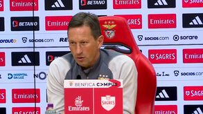 Schmidt viu o Sporting-FC Porto mas foi parco nas palavras: «Competição em Portugal é difícil»