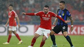 Santi Giménez sente falta de Kökçü: «Aquela fúria turca, similar ao temperamento mexicano»