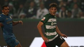 Quaresma tenta agarrar lugar na defesa do Sporting