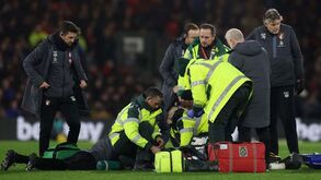 Capitão do Luton recebe alta hospitalar após implantação de desfibrilhador
