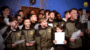 Plantel do Rio Ave cantou música de natal e até a presidente Alexandrina Cruz 'alinhou' no coro