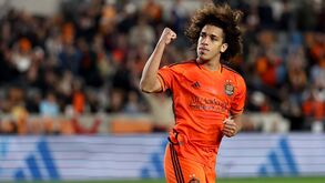 Melhor jogador da Gold Cup diz ter sido pretendido pelo Benfica: «No final não deu em nada...»