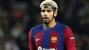 Ronald Araújo troca o Barça pela Premier League