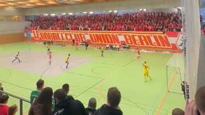 Incrível: claque do Union Berlim foi apoiar juniores no futsal e criou ambiente impressionante