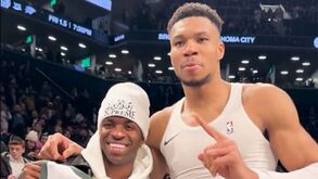 Vinícius foi à NBA e levou para casa sapatilhas e camisola de Giannis