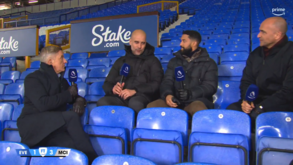 Pep Guardiola deu 'flash interview'... sentado nas bancadas