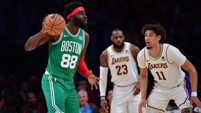 Craque dos Boston Celtics rendido a Neemias: «Estou surpreendido com o impacto dele»