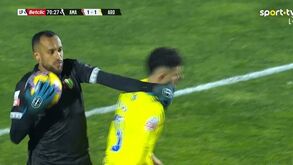 Guarda-redes do Estrela da Amadora viu vermelho direto por acertar na cara do avançado do Arouca