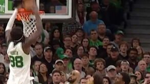 Neemias Queta dá espetáculo na vitória dos Celtics com afundanço