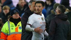 Mansão de Jack Grealish assaltada quando a família via jogo com o Everton: pais e avó em pânico