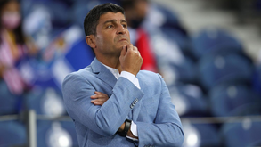 Al Khaleej de Pedro Emanuel perde com o Al Ahli com golo de penálti ao 90'+7