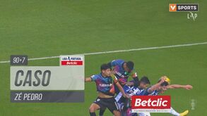 FC Porto-Chaves acabou em polémica: flavienses pediram penálti neste lance