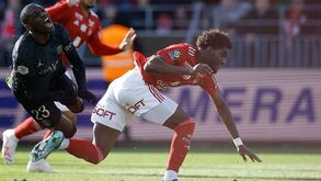 Rei pelo ar e criativo no passe: as caraterísticas de Lilian Brassier, central cobiçado pelo FC Porto