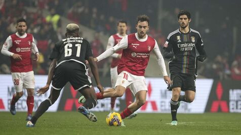 O futebol pergunta ao tempo quanto tempo ele tem para se usar