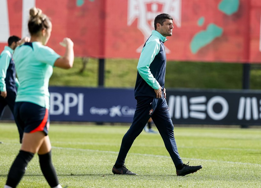 Francisco Neto: «Portugal quer mostrar o seu valor e avaliar o nível que  tem antes do Mundial feminino» - Desporto