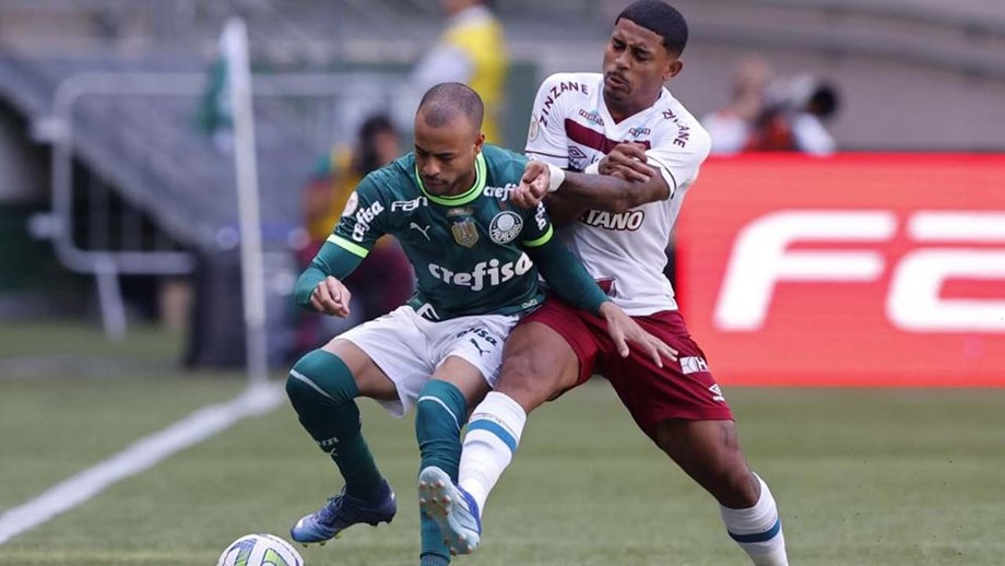 Golo de Breno Lopes vai dando vantagem ao Palmeiras de Abel Ferreira
