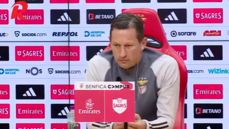 Treinador do Benfica responde às críticas