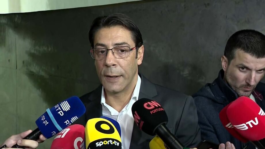 Presidente do Benfica garante que saída do treinador não faz sentido neste momento
