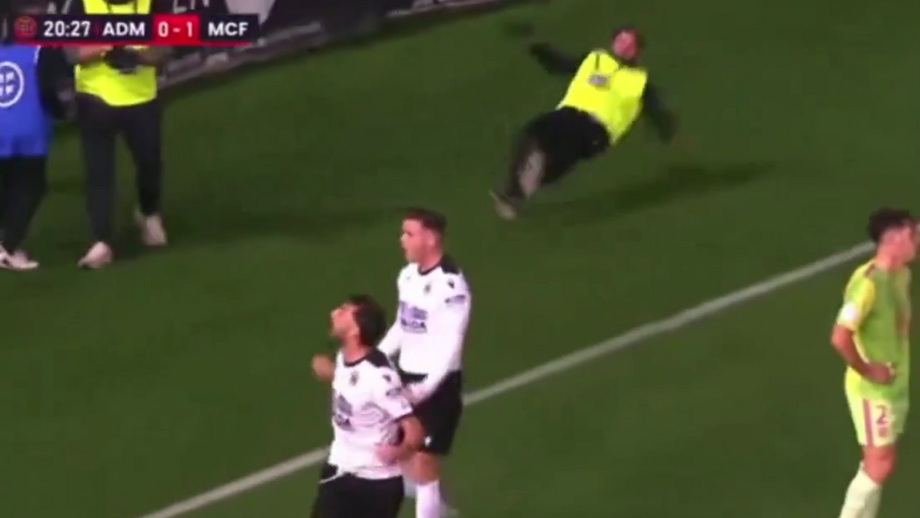 Depois disto, não o podem acusar de falta de profissionalismo...