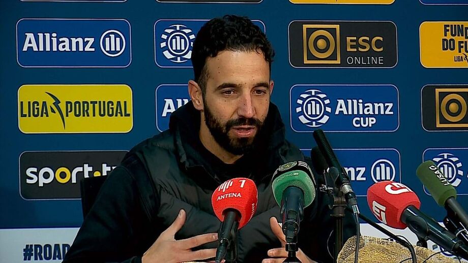 Treinador do Sporting elogiou exibição do médio, que foi lançado a titular e marcou frente ao Tondela