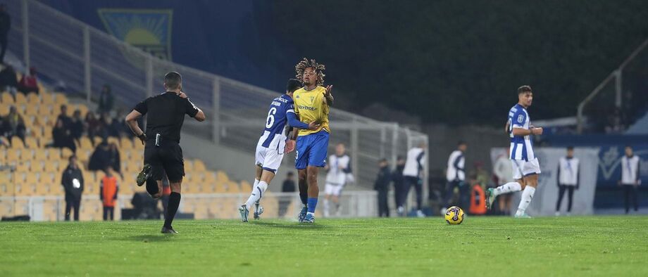 Penálti contra os dragões foi bem assinalado? Os casos do Estoril-FC Porto
