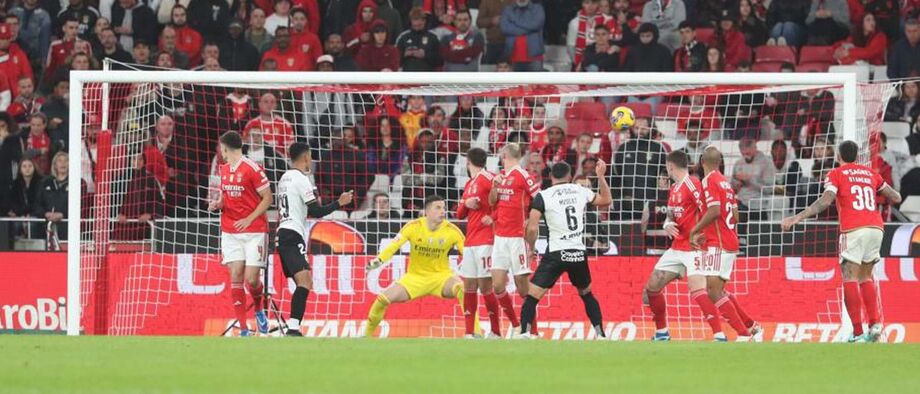 A crónica do Benfica-Farense, 1-1: ode ao desperdício em deslize fatal