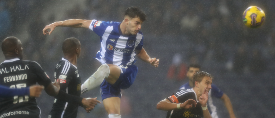 A crónica do FC Porto-Casa Pia, 3-1: Quebra dos rivais deu energia extra