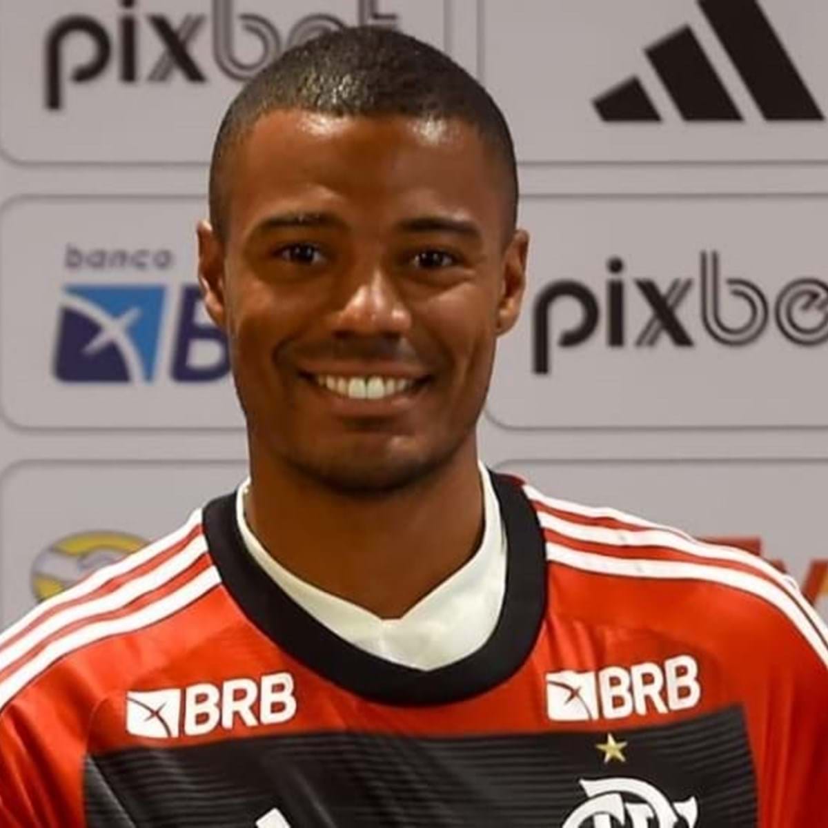 O melhor está chegando', disse De La Cruz em anúncio de chegada no Flamengo